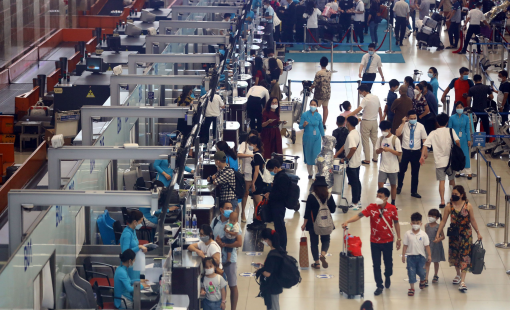 Bộ GTVT lý giải vì sao chưa bỏ giá trần vé máy bay