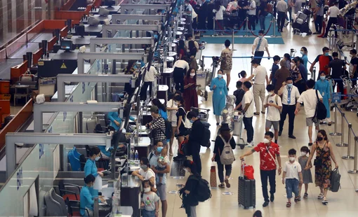 Bộ GTVT lý giải vì sao chưa bỏ giá trần vé máy bay