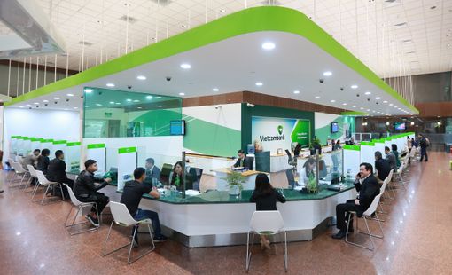Vietcombank bất ngờ tăng phí một loạt dịch vụ thẻ