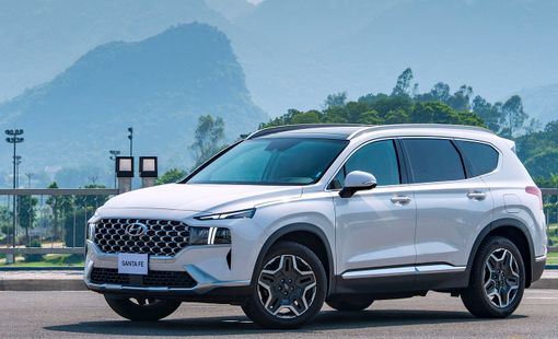 Hyundai Santa Fe Hybrid có gì để đấu với đối thủ Kia Sorento?