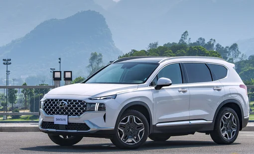 Hyundai Santa Fe Hybrid có gì để đấu với đối thủ Kia Sorento?