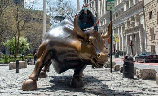 Chứng khoán Mỹ lên mạnh, Dow Jones bật tăng 700 điểm