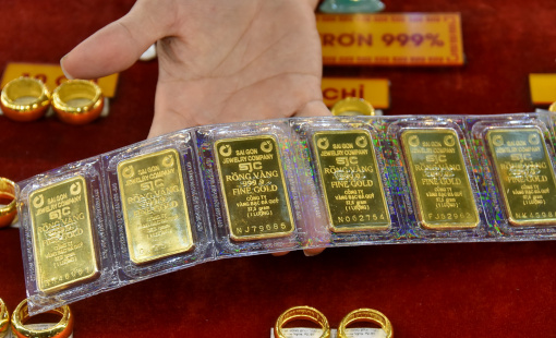 Lực bắt đáy kéo giá vàng, tỷ giá trung tâm tiếp tục tăng mạnh