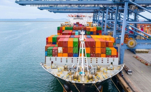 Việt Nam xuất siêu hơn 12,2 tỷ USD sau 6 tháng