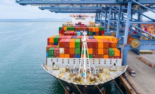 Việt Nam xuất siêu hơn 12,2 tỷ USD sau 6 tháng