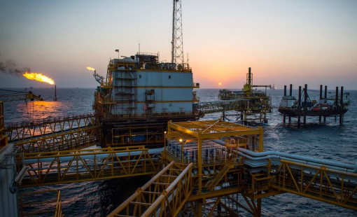 Giá dầu tăng mạnh khi nhiều doanh nghiệp lớn chạy đua dự trữ