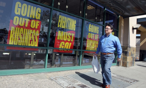 Thập kỷ tiền rẻ kết thúc, làn sóng vỡ nợ, phá sản dâng lên từ Á đến Âu