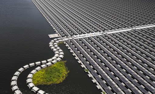 Trung Quốc bê công nghệ sản xuất điện ra biển: Nửa triệu tấm pin phủ kín 400 sân bóng đá, đủ dùng cho 100.000 ngôi nhà