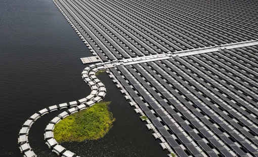 Trung Quốc bê công nghệ sản xuất điện ra biển: Nửa triệu tấm pin phủ kín 400 sân bóng đá, đủ dùng cho 100.000 ngôi nhà