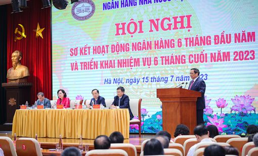 Thủ tướng yêu cầu khẩn trương xử lý các ngân hàng yếu kém