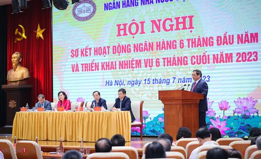 Thủ tướng yêu cầu khẩn trương xử lý các ngân hàng yếu kém