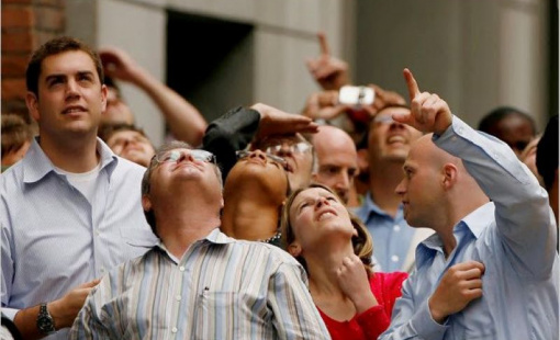 Ôm tiền đứng ngoài quan sát: Chứng khoán càng tăng càng sốt ruột, đua lệnh mua đuổi hay kiễn nhẫn chờ đợi?