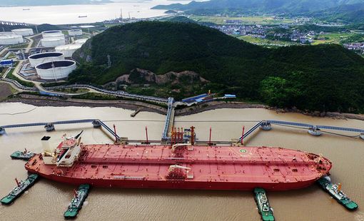 Trung Quốc nhập khẩu lượng dầu kỷ lục trong nửa đầu năm