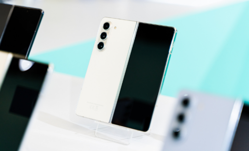 Điện thoại màn hình gập vừa ra mắt của Samsung về Việt Nam giá lên đến 52 triệu đồng