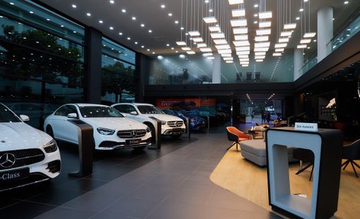 Lợi nhuận của nhà phân phối xe Mercedes-Benz giảm 97% trong quý II/2023