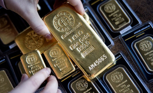 Bất an trước đà tăng liên tiếp của thị trường, giới đầu tư Mỹ ồ ạt "gom" vàng không quan tâm giá tăng hay giảm