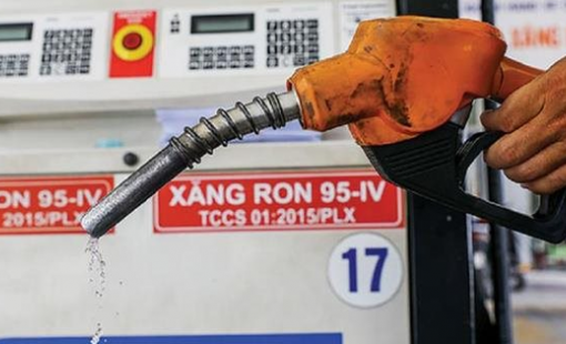 Giá xăng dầu tiếp tục tăng, dầu diesel tăng 1.800 đồng/lít