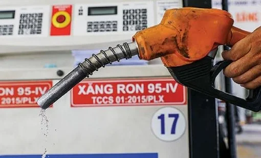 Giá xăng dầu tiếp tục tăng, dầu diesel tăng 1.800 đồng/lít
