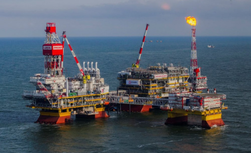 Cấm vận ở đâu? Nga vẫn khoan số giếng dầu kỷ lục trong hơn một thập kỷ, ồ ạt bán dầu ra thế giới