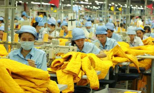 Hơn một nửa số lao động ngành sản xuất bị giảm lương tới 50%