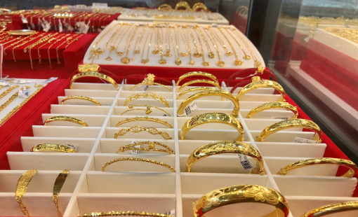 Tỷ giá USD/VND đi xuống, giá vàng SJC tiếp tục “nóng”