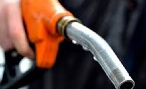 Giá xăng tăng mạnh gần 1.300 đồng/lít, RON 95 vọt lên hơn 21.000 đồng/lít