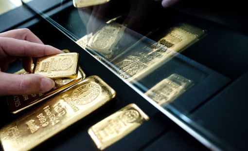 Nhu cầu trú ẩn an toàn kéo giá vàng vọt tăng