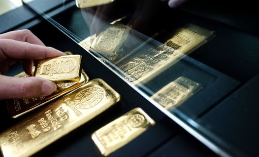 Nhu cầu trú ẩn an toàn kéo giá vàng vọt tăng