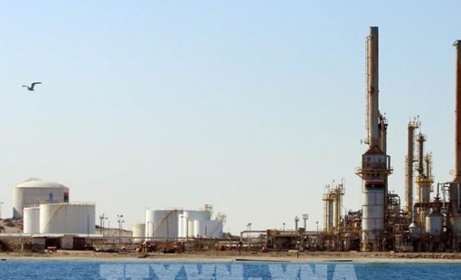 Giá dầu đột ngột đảo chiều đi lên tại châu Á