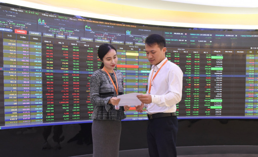 Để dư nợ chứng khoán lập kỷ lục, CTCK đang chấp nhận đánh đổi nguồn thu