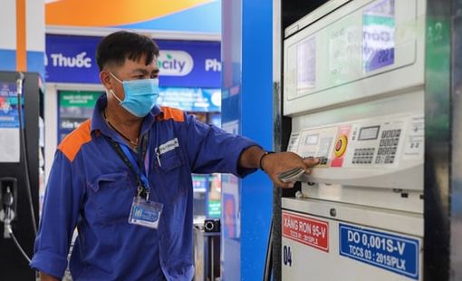 Giá xăng giảm mạnh, xuống ngưỡng thấp nhất trong 3 năm