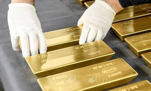 Giá vàng giảm nhanh do đồn đoán Fed sẽ hạ lãi suất ít hơn