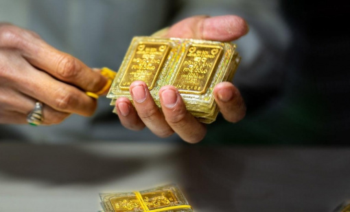 Giá vàng SJC tiếp tục giảm, USD ngân hàng tăng kịch trần