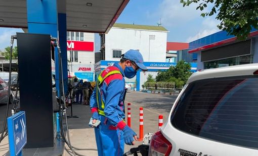 Giá xăng dầu trong nước bất ngờ quay đầu giảm