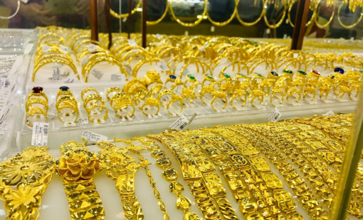 Giá vàng thế giới ngừng “rơi”