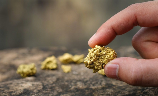 Sau cú "lao dốc", giá vàng thế giới hồi phục nhẹ