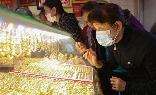 Giá vàng SJC và vàng nhẫn lại “nổi sóng”