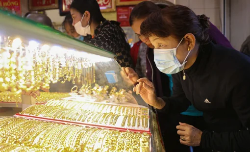 Giá vàng SJC và vàng nhẫn lại “nổi sóng”