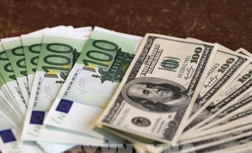 Đồng euro yếu - công cụ để châu Âu ứng phó với thuế quan mới của Mỹ?