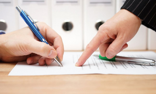 Xử lý nghiêm ngân hàng ép người vay vốn mua bảo hiểm