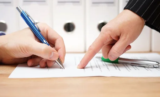 Xử lý nghiêm ngân hàng ép người vay vốn mua bảo hiểm