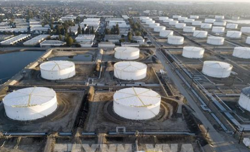 Đà tăng của đồng USD đẩy giá dầu thế giới giảm nhẹ