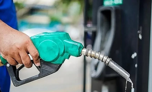 Giá xăng RON 95 giảm còn hơn 20.500 đồng/lít