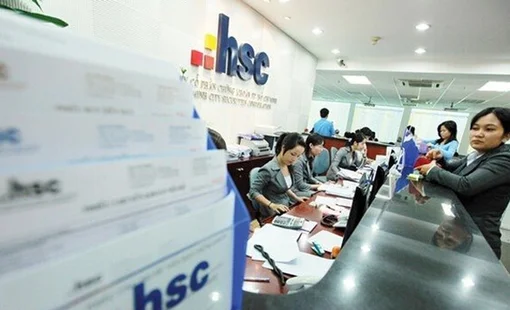Cổ phiếu của HSC tăng đột biến, HFIC sẽ đấu thành công gần 106 triệu quyền mua?