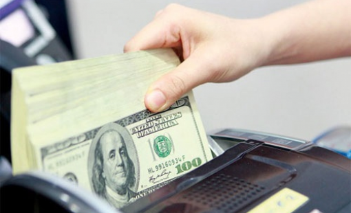 Đồng USD bất ngờ vụt tăng, vàng đảo chiều giảm sốc