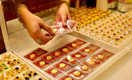 Giá vàng trong nước vẫn neo cao