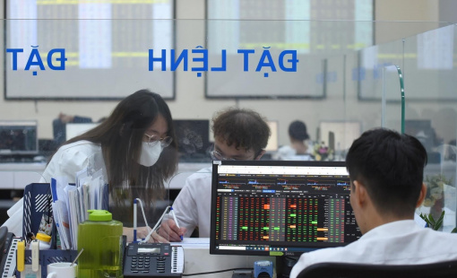 Margin vượt đỉnh, nhiều chỉ số vẫn ở mức an toàn so với giai đoạn 2022