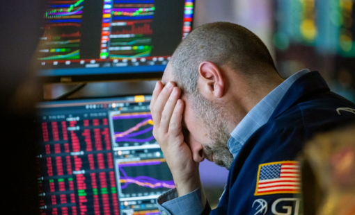 Thị trường chứng khoán chìm trong sắc đỏ, Dow Jones giảm tới 570 điểm, khi Phố Wall chờ đợi quyết định lãi suất của FED