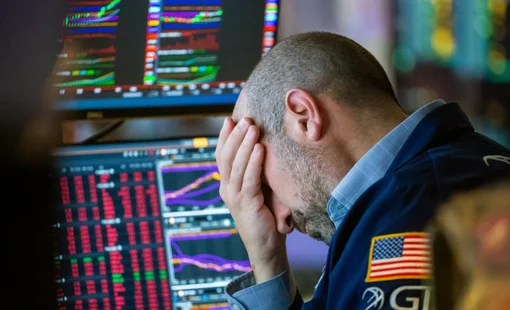 Thị trường chứng khoán chìm trong sắc đỏ, Dow Jones giảm tới 570 điểm, khi Phố Wall chờ đợi quyết định lãi suất của FED