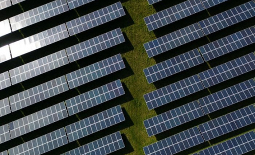 Pin mặt trời siêu rẻ Trung Quốc tràn ngập khắp thế giới đang đẩy giá kim loại này bùng nổ, tăng nóng không kém gì vàng